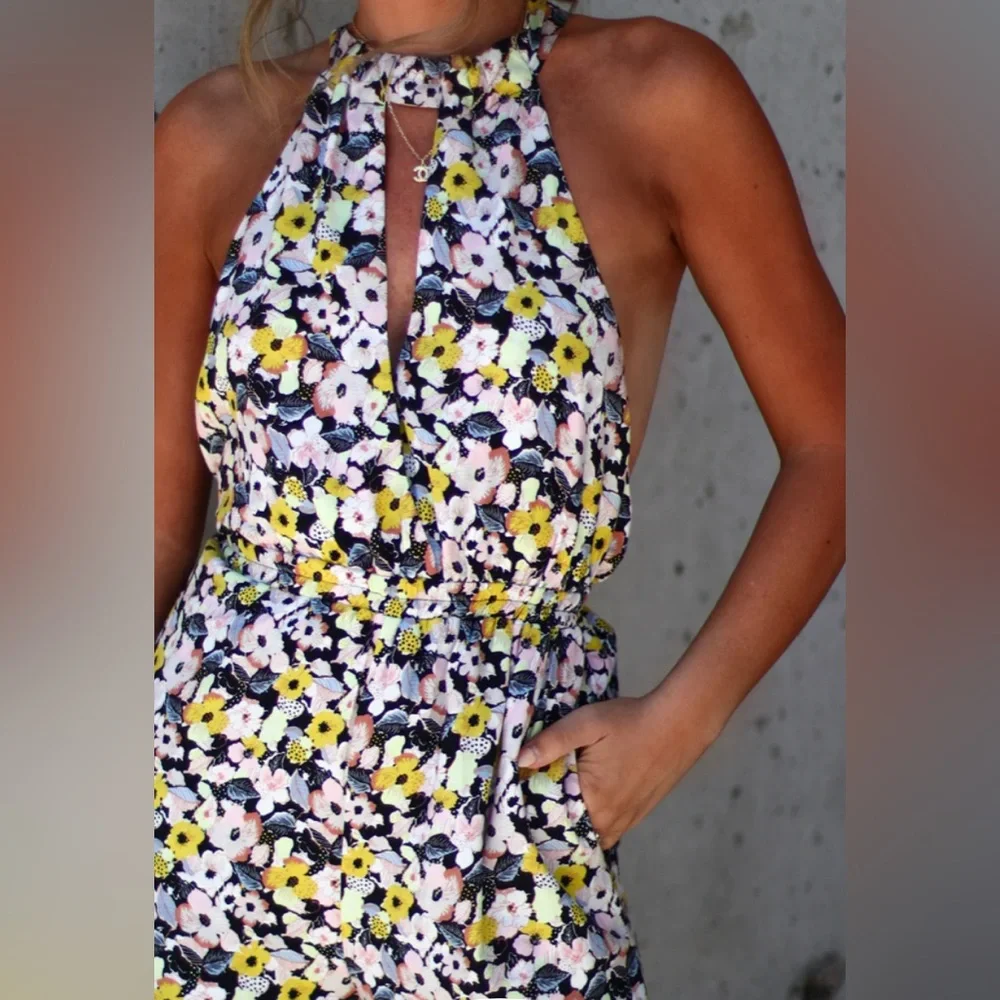 NWT VICI BLUMA FLORAL HALTER JUMPSUIT - BLACK/MULTI |Size Medium LAST ONE!!! - Picture 2 of 8
